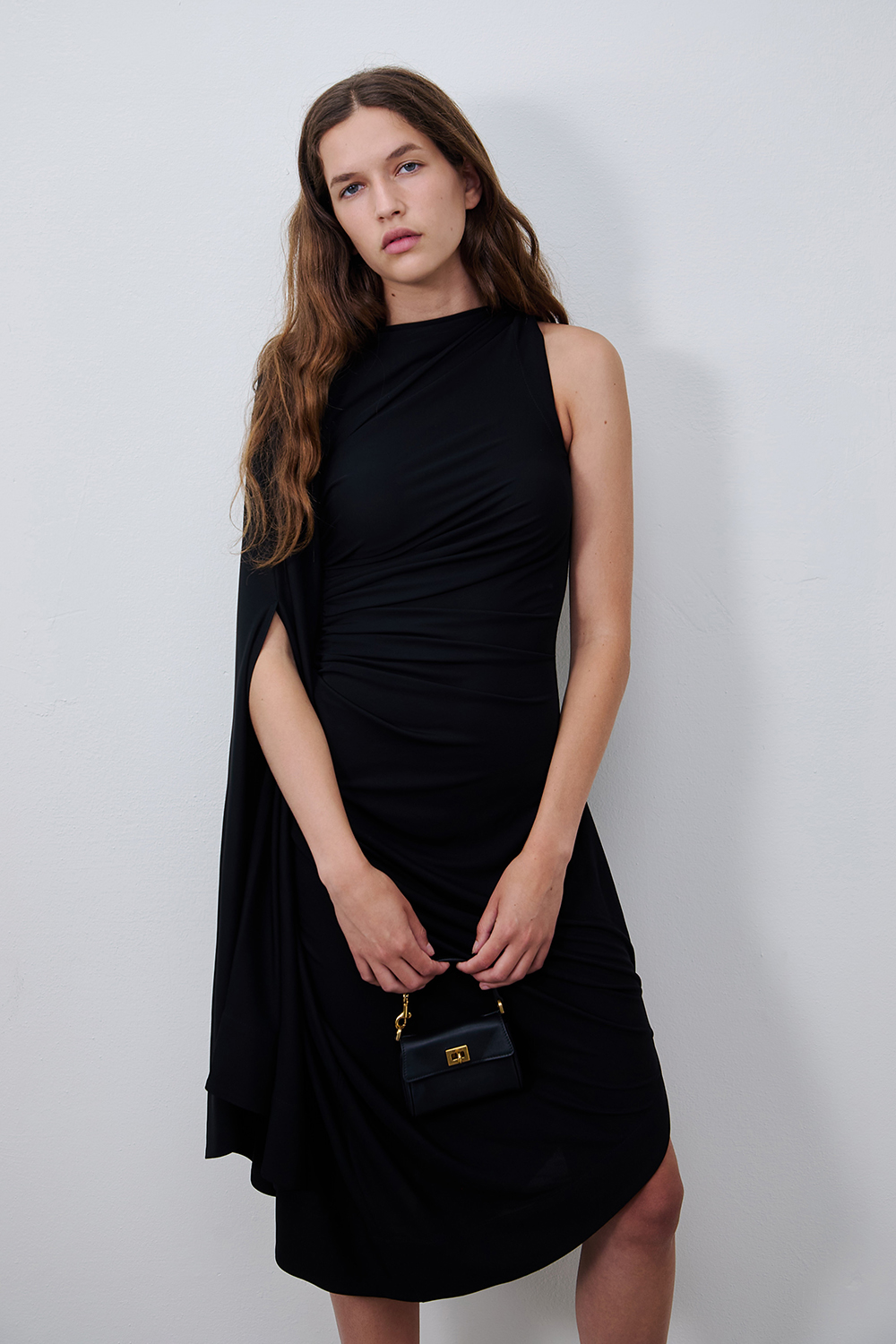 תמונת כל הלוק של תיק צ'ארם בגודל מיקרו